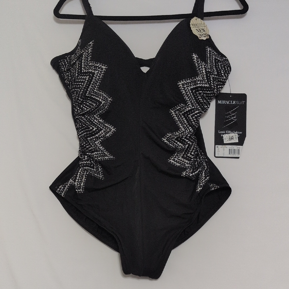 Miraclesuit Black & White Zig Zag Temptation One Piece Swimsuit Size 14 6523558